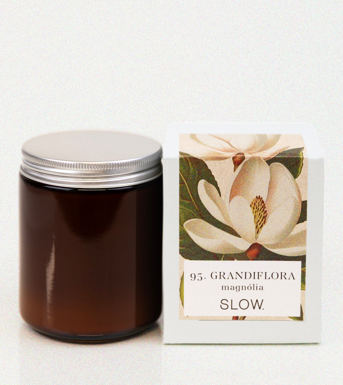 Vela Jar Grandiflora da SLOW, de magnólia, em cera natural vertida à mão, com embalagem