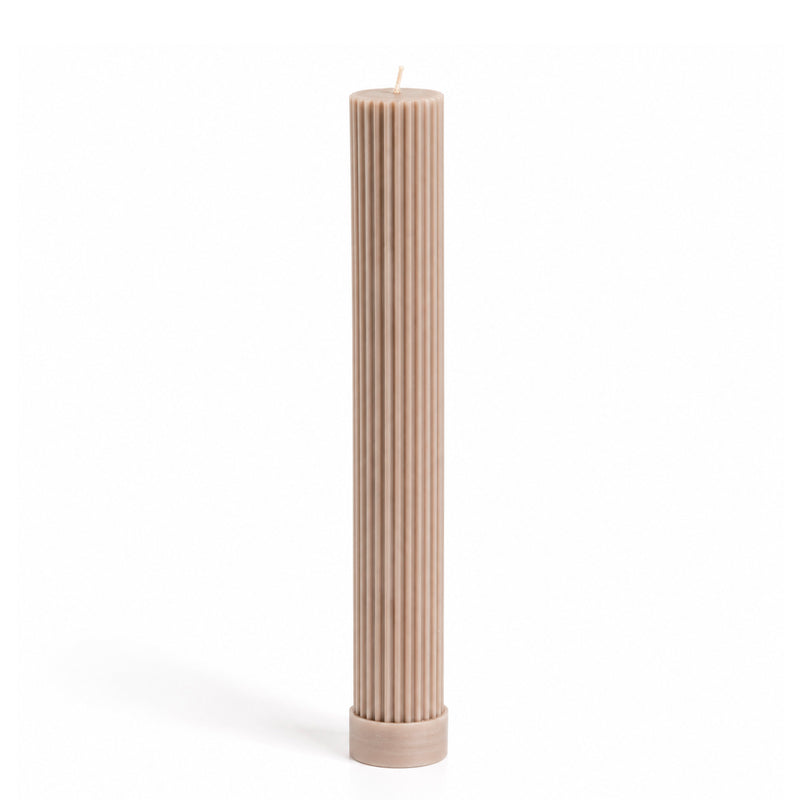 Vela castical decorativa beige com aroma de pepino da SLOW, raiada, vertida à mão