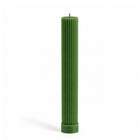 Vela castical decorativa verde com aroma de verbena, da SLOW, raiada, vertida à mão