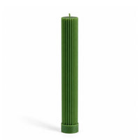 Vela castical decorativa verde com aroma de verbena, da SLOW, raiada, vertida à mão
